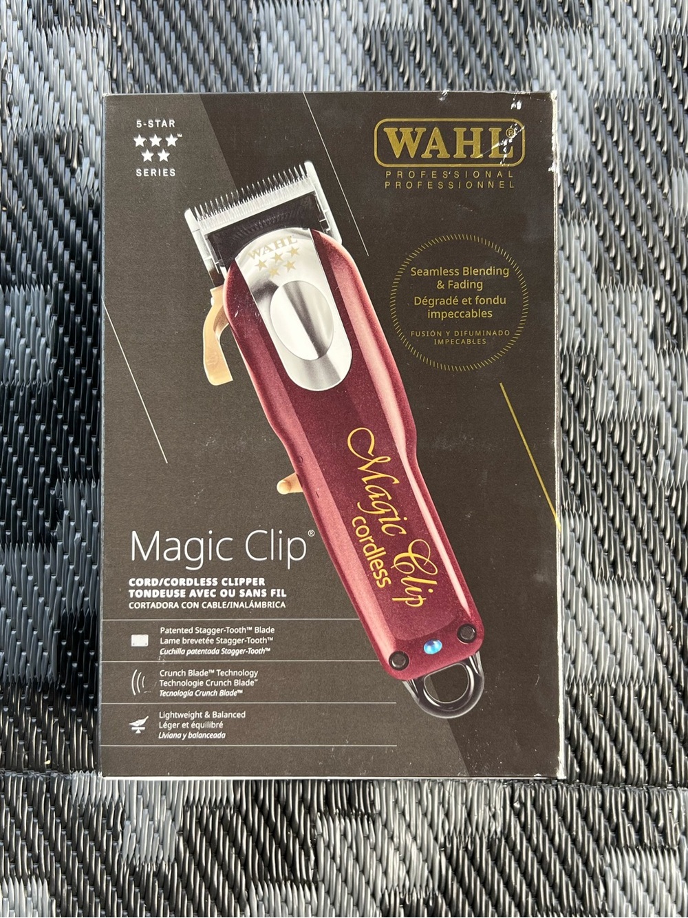 Wahl Professional 5 Star Magic Clip Cordless Clipper, Stagger-Tooth Blade Blends